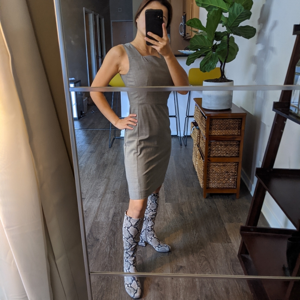Elegant shift dress in khaki grey